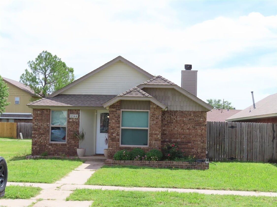 Primary Photo - Spacious 2 Bedroom Patio Home