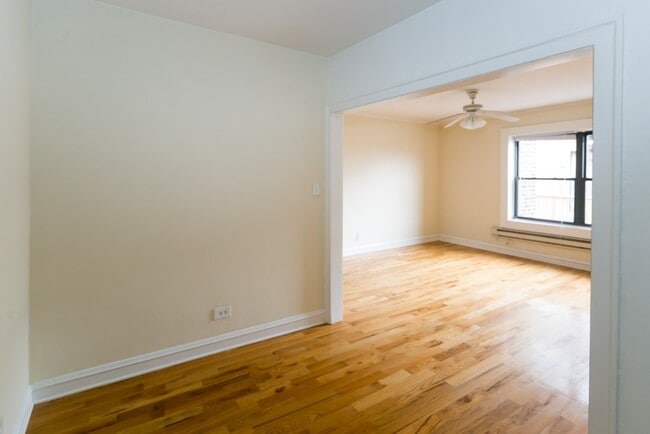 Foto del edificio - 545 W Wellington Ave