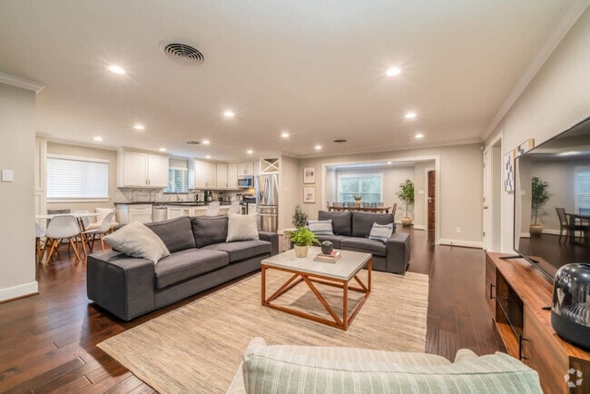 Building Photo - 4749 Benning Dr