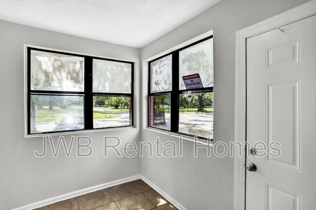 Foto del edificio - 2744 Broadway Ave