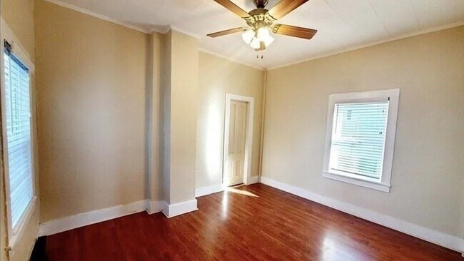 Building Photo - 173 School St