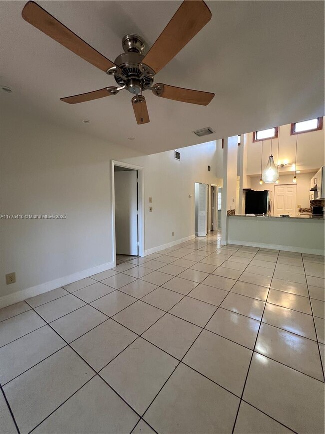 Building Photo - 6944 SW 40th Ct