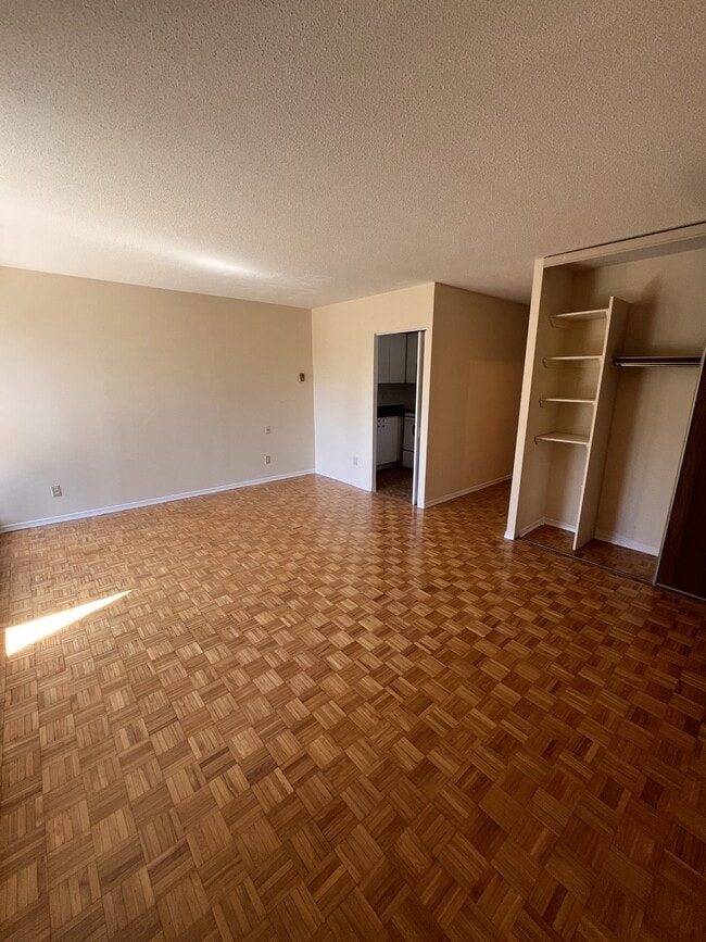 Photo du bâtiment - 800 Riddell Ave N