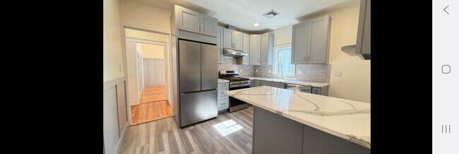 Foto del edificio - 96 Brayton Rd