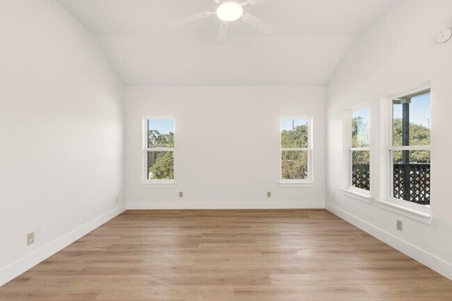 Building Photo - 814 W Mary St