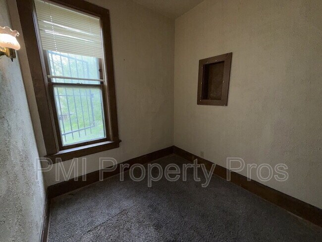 Building Photo - 2439 Dr. William Finlayson St