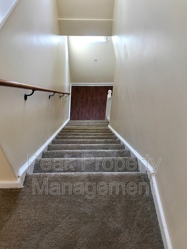 Foto del edificio - 12222 Poplar Forest Dr