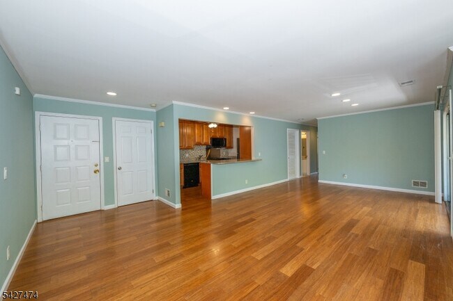Foto del edificio - 50 W Lindsley Rd