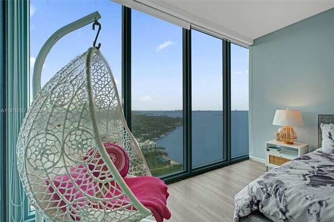 Building Photo - 601 NE 36th St