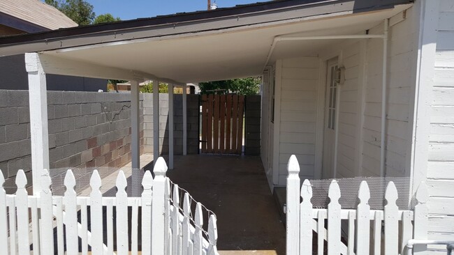 Foto del edificio - NICE 3 BEDROOM 2 BATH HOME IN CENTRAL PHOENIX