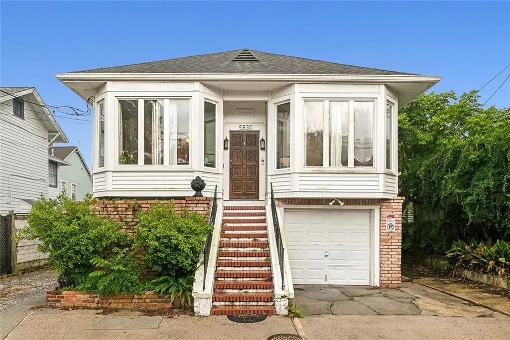 La casa está a 2,5 cuadras del campus de Tulane y Loyola. - 5830 S Robertson St