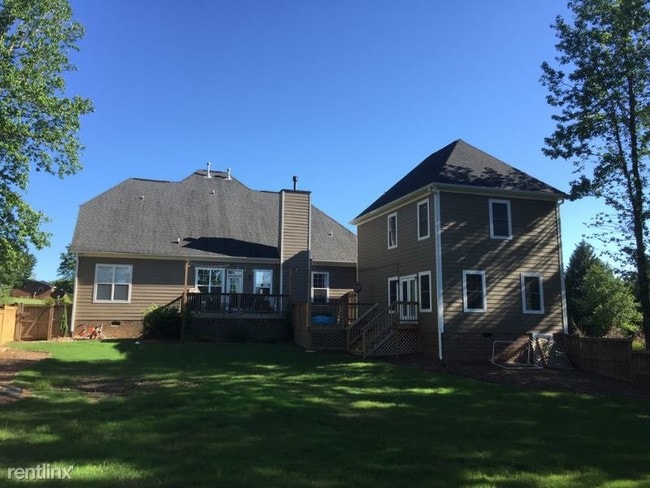Building Photo - 5 br, 3.5 bath Apartment - 601 Phillips rd
