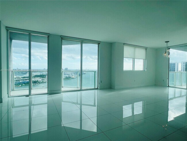 Foto del edificio - 244 Biscayne Blvd