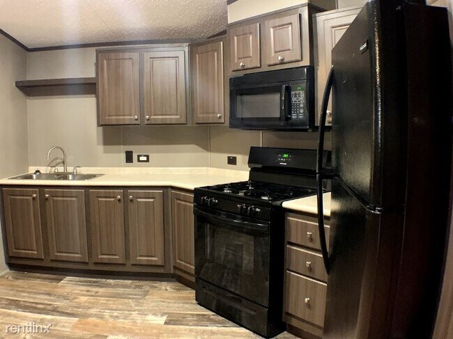 Building Photo - 3 br, 2 bath Mobile Home - 1861 NE Burgess Ct