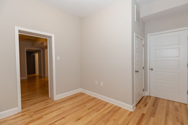 Foto del edificio - 212 W Burke St