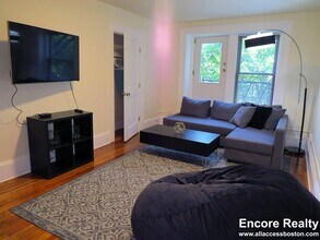 Building Photo - 1463 Beacon St