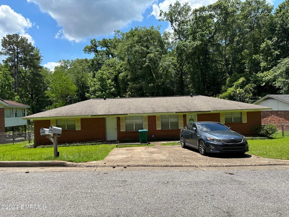 Foto principal - 3705 42nd St