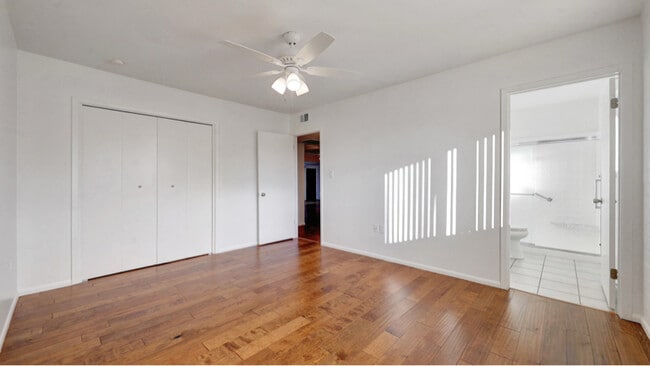 Building Photo - 10266 Snead Cir N