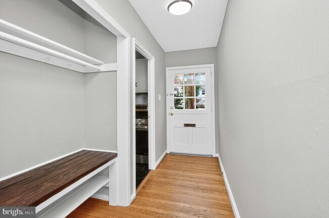 Building Photo - 8 Kennedy St