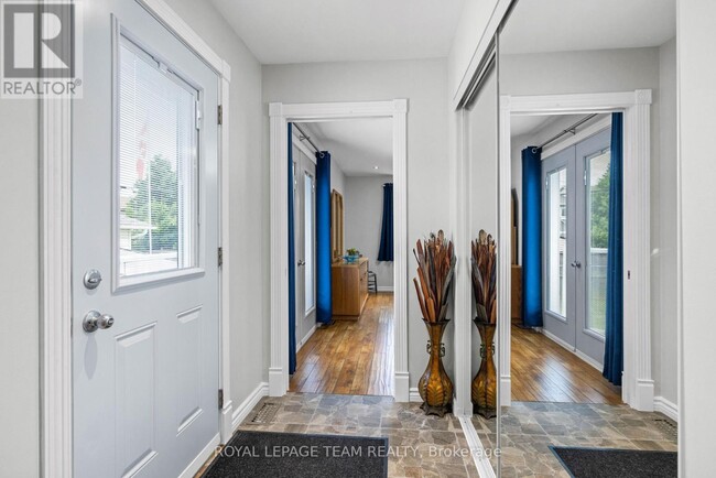 Building Photo - 1396 Maxime St