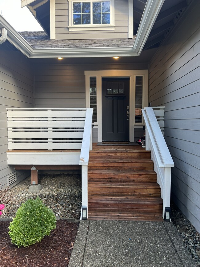 Building Photo - 381 E Lakeshore Dr