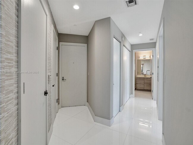 Building Photo - 16385 Biscayne Blvd