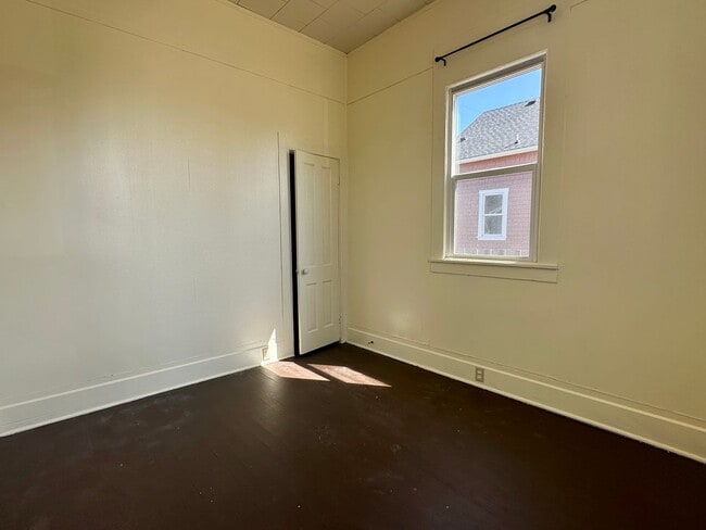 Building Photo - Charming 2-Bedroom Cottage on the Samoa Pe...