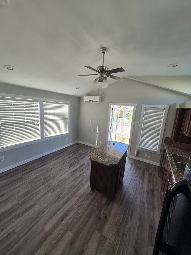 Foto del edificio - 3127 Maverick Lp