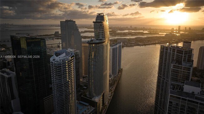 Foto del edificio - 300 Biscayne Blvd Way