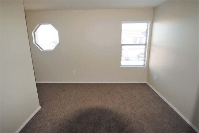 Foto del edificio - 11795 W Windrose Ave