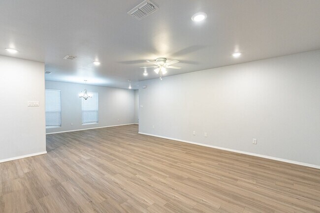 Foto del edificio - 5517 Kemper Ave