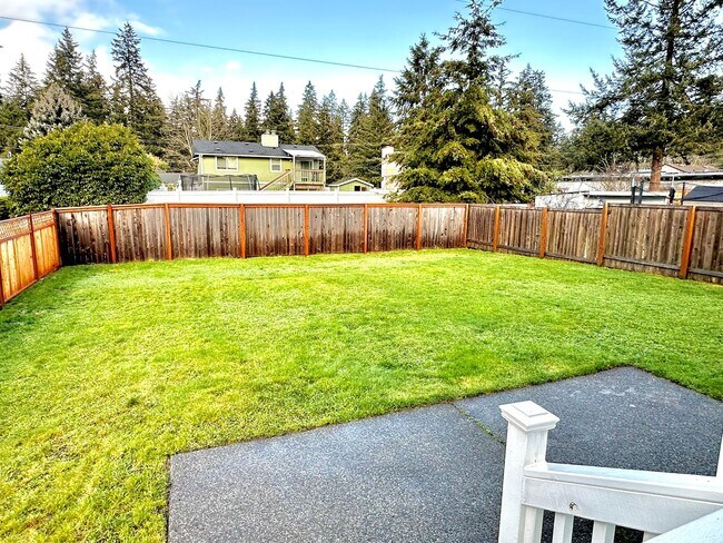 Building Photo - Spacious 4-Bedroom Home with Modern Comforts in Spanaway, WA