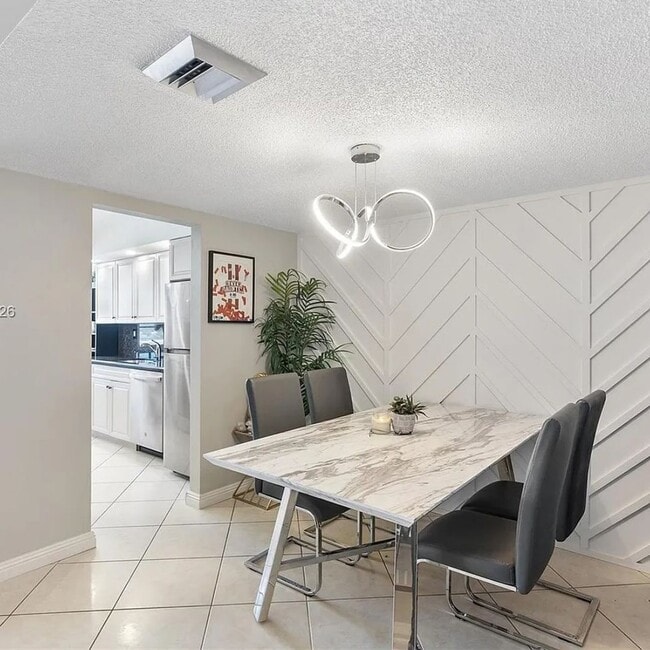 Building Photo - 18031 Biscayne Blvd