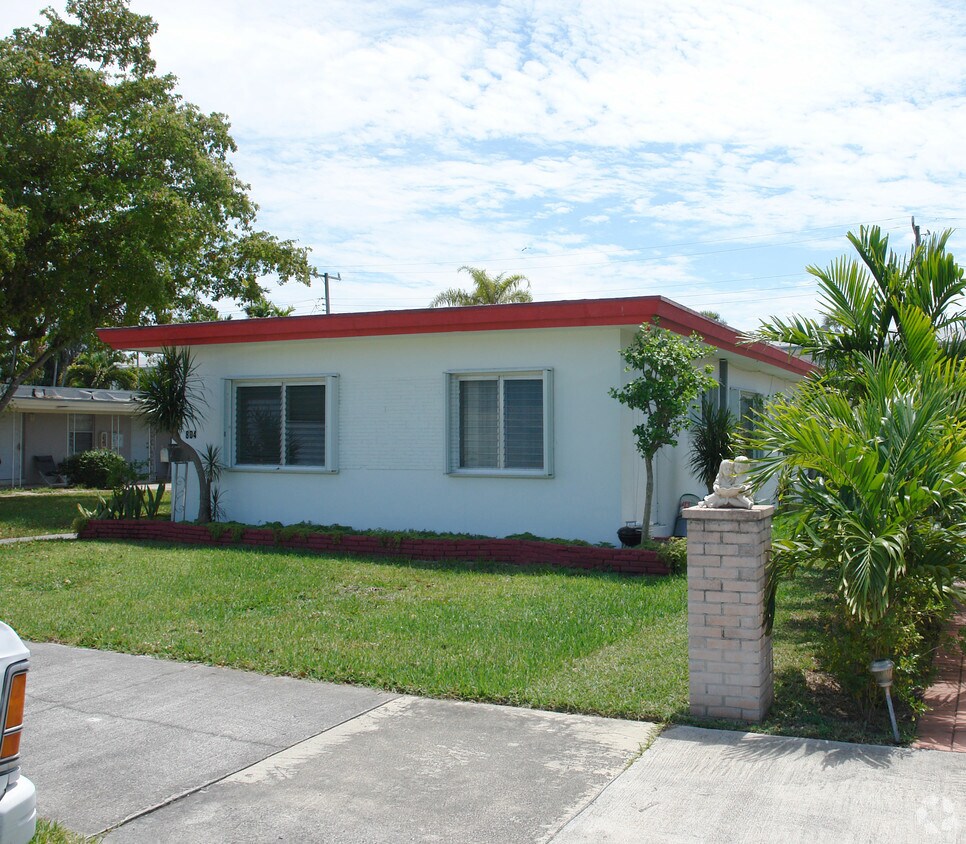Foto del edificio - 804-808 NE 10th St
