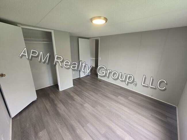 Building Photo - Spacious modular home in Hopkins