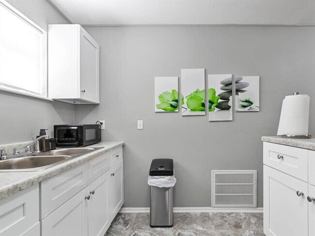 Building Photo - 3639 N MacGregor Way