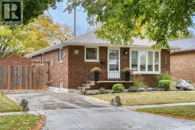 Building Photo - 1260 Laurendeau Ave