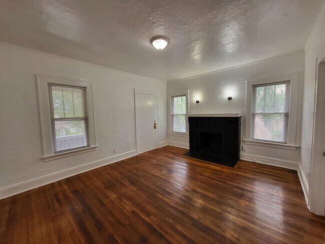 Foto del edificio - 4548 Notter Ave