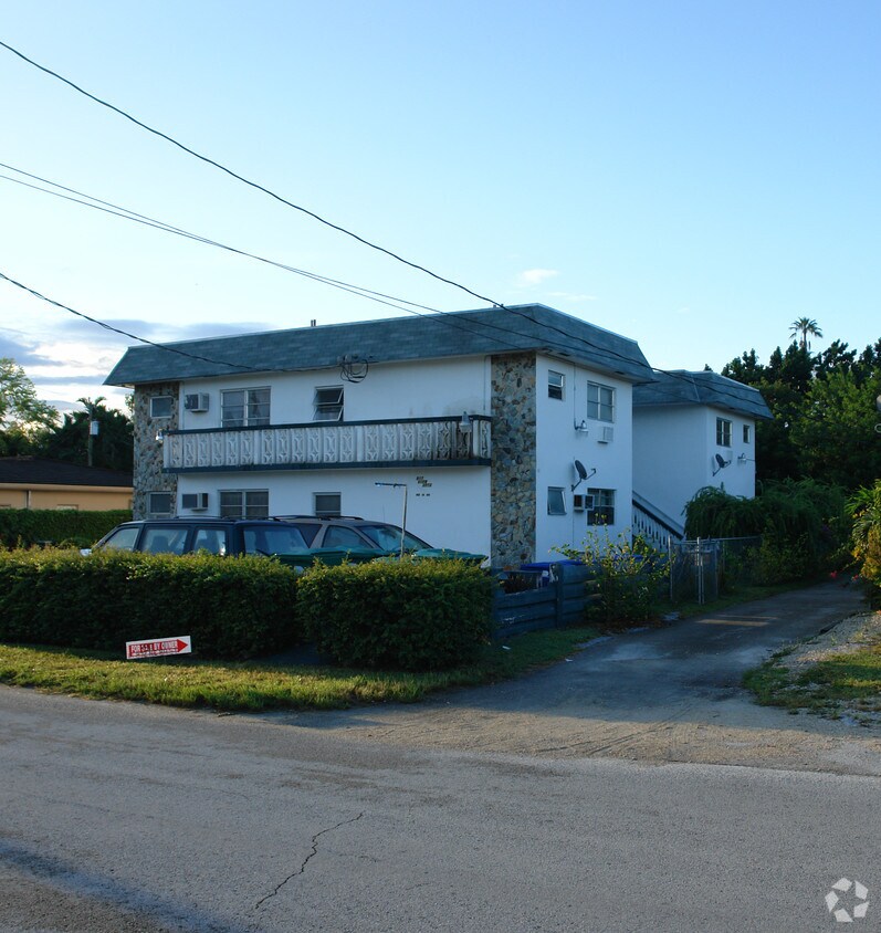 Building Photo - 888 NE 89th St