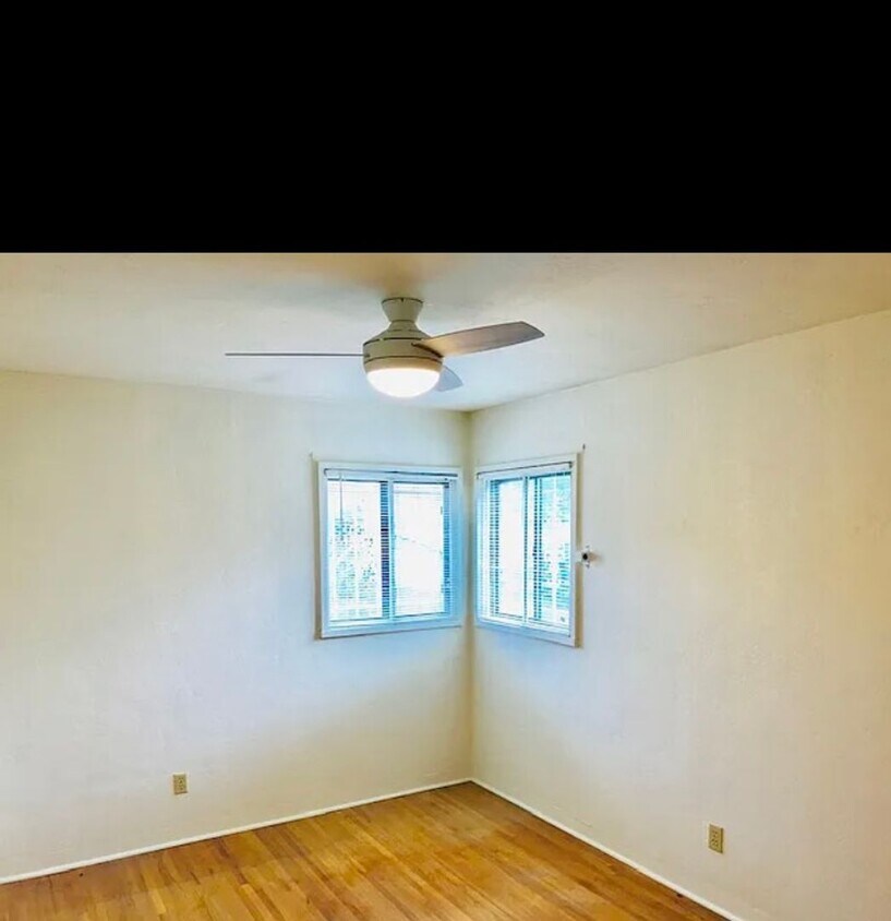Primary Photo - Nice 3 bedroom 2 bath in heights