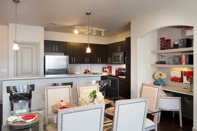 Foto del edificio - Modern Luxury in Montrose 1/1