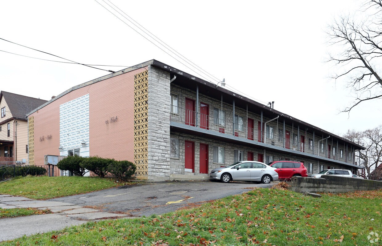 Belle West Apartments 46 West St Akron, OH