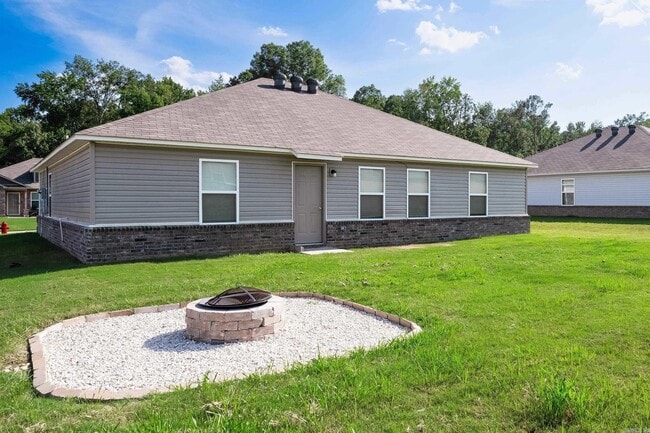 Building Photo - 44 Dunnaway Dr