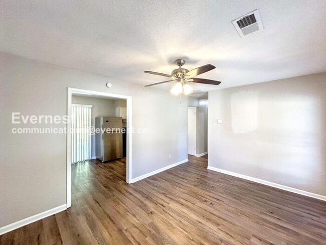 Foto del edificio - 1582 Custer Dr