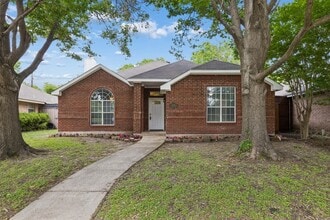 Building Photo - 2345 Park Vista Dr