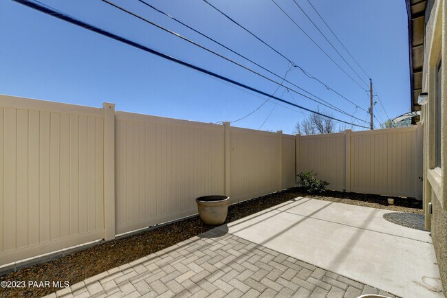 Foto del edificio - 915 Gail Gardner Way