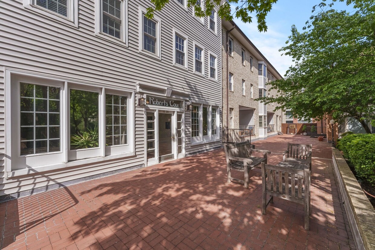 Primary Photo - 456 9th St