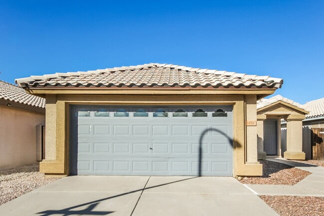 Building Photo - 8420 W Bloomfield Rd