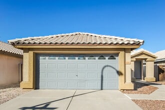 Building Photo - 8420 W Bloomfield Rd