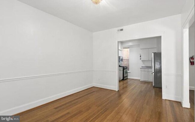 Foto del edificio - 32 Seaton Pl NW